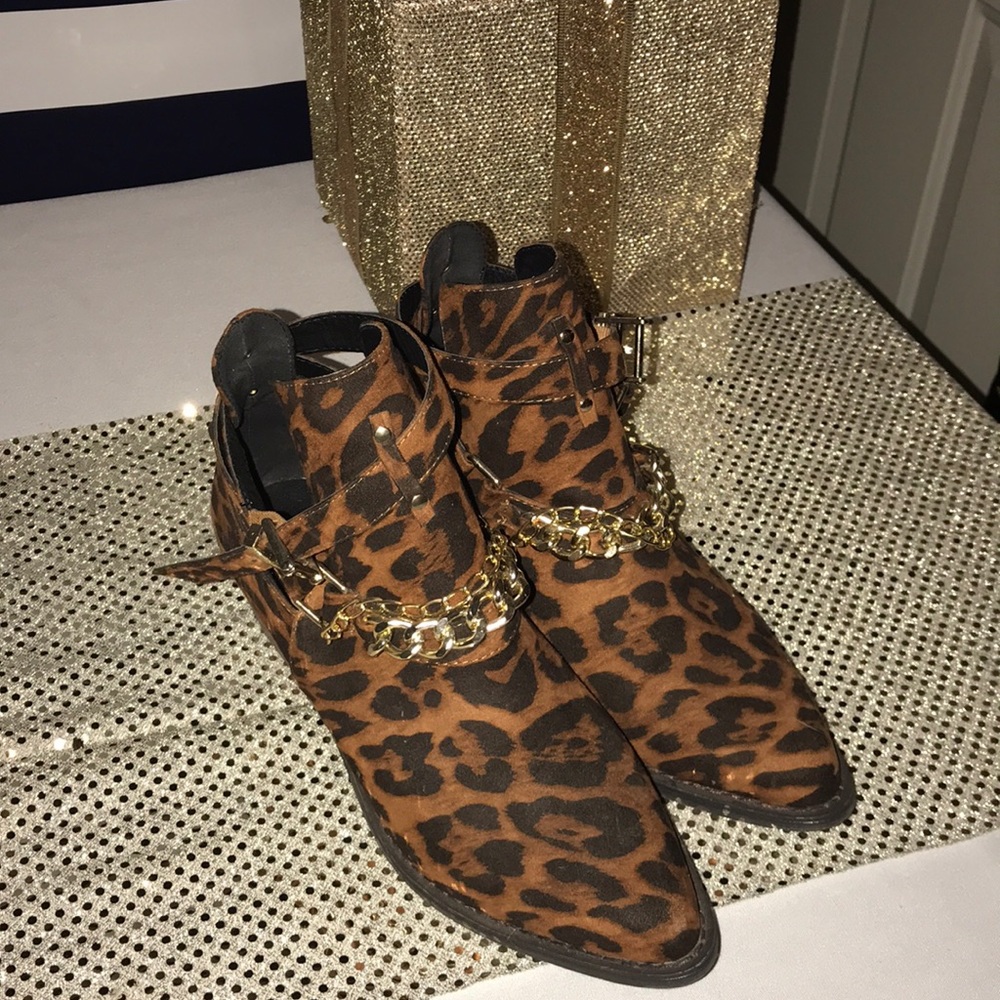 Leopard print ankle boots size 9